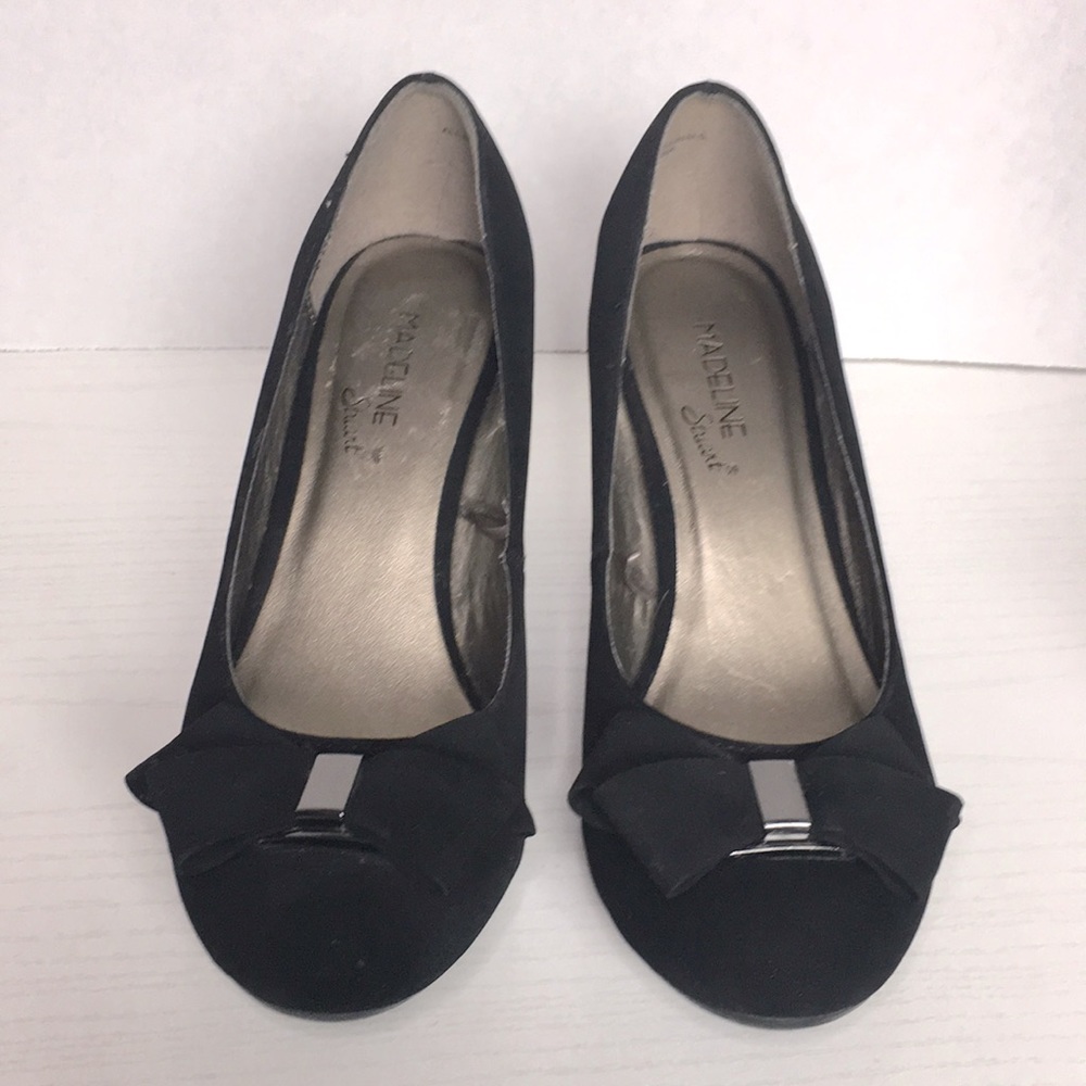 Madeline Stuart Black Velvet Bow Punps